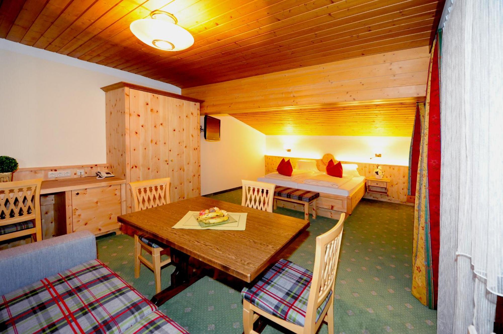 Ski In Ski Out Hotel Unterellmau Saalbach-Hinterglemm Rum bild
